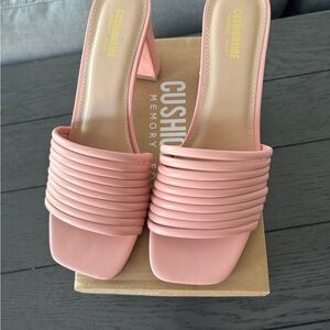 Cushionaire Women's Pink Ribbed Heels